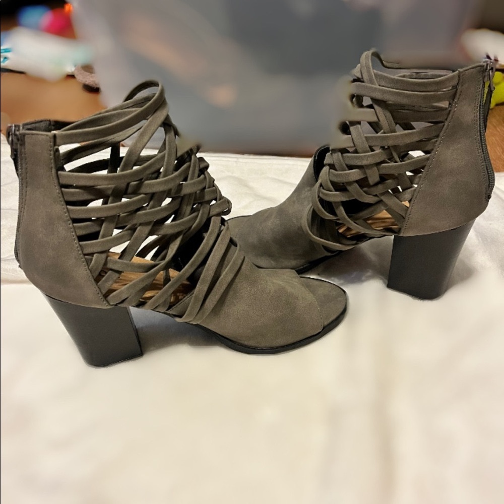 Diba like new size 8.5 open toe at rally dress shoes